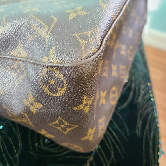 Louis Vuitton GM Looping Bag - Picture 10 of 16